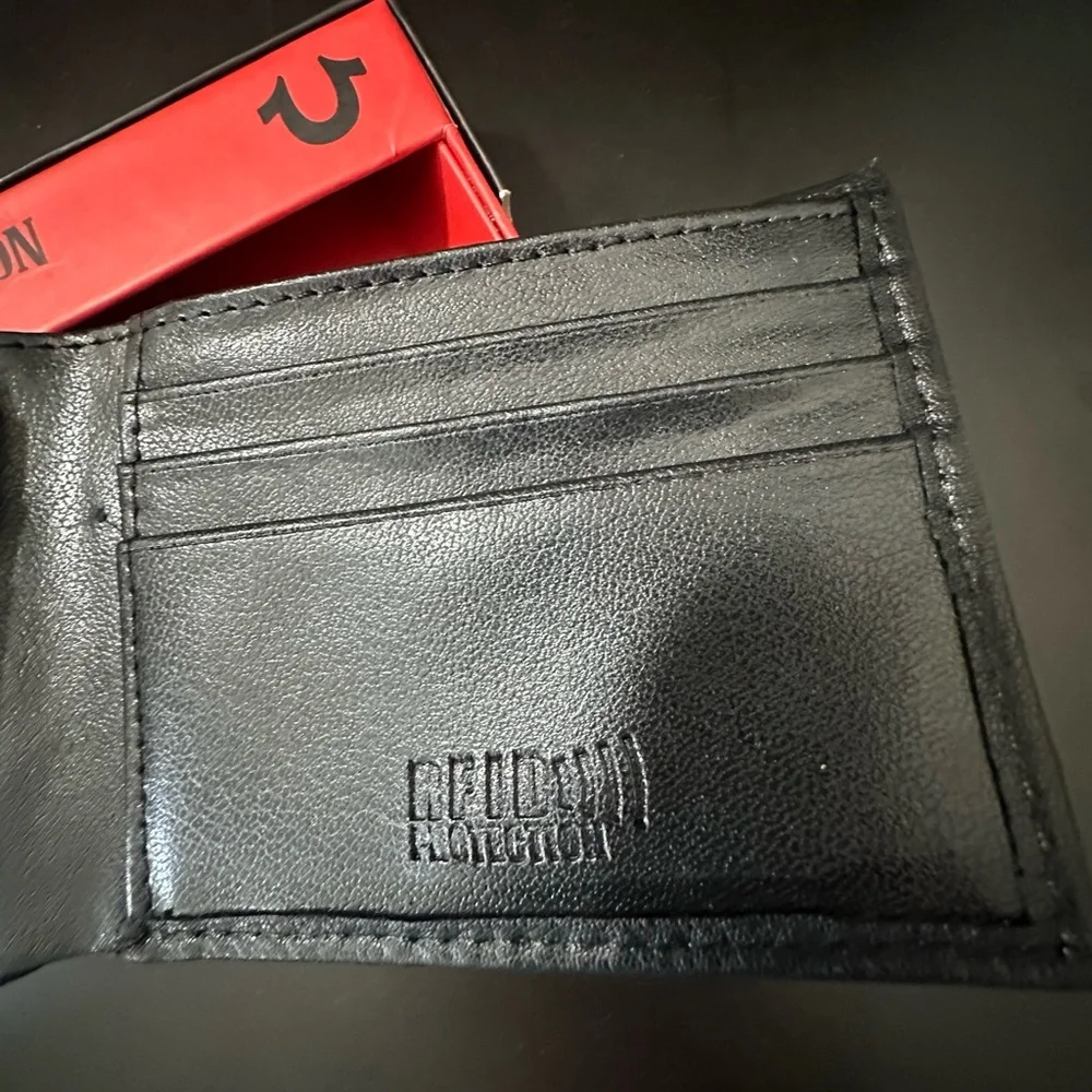 🆕True Religion Bifold Leather Wallet